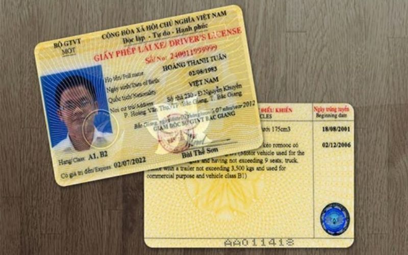 cầm bằng lái xe