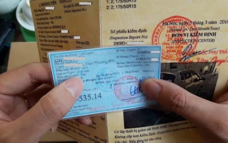cầm cavet xe máy