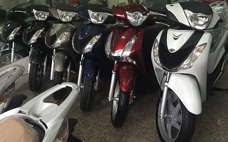 cầm xe máy