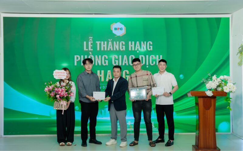 lễ thăng hạng phòng giao dịch BFC
