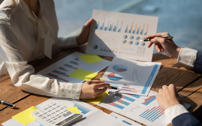 mua cổ phiếu là đầu tư hay tiết kiệm